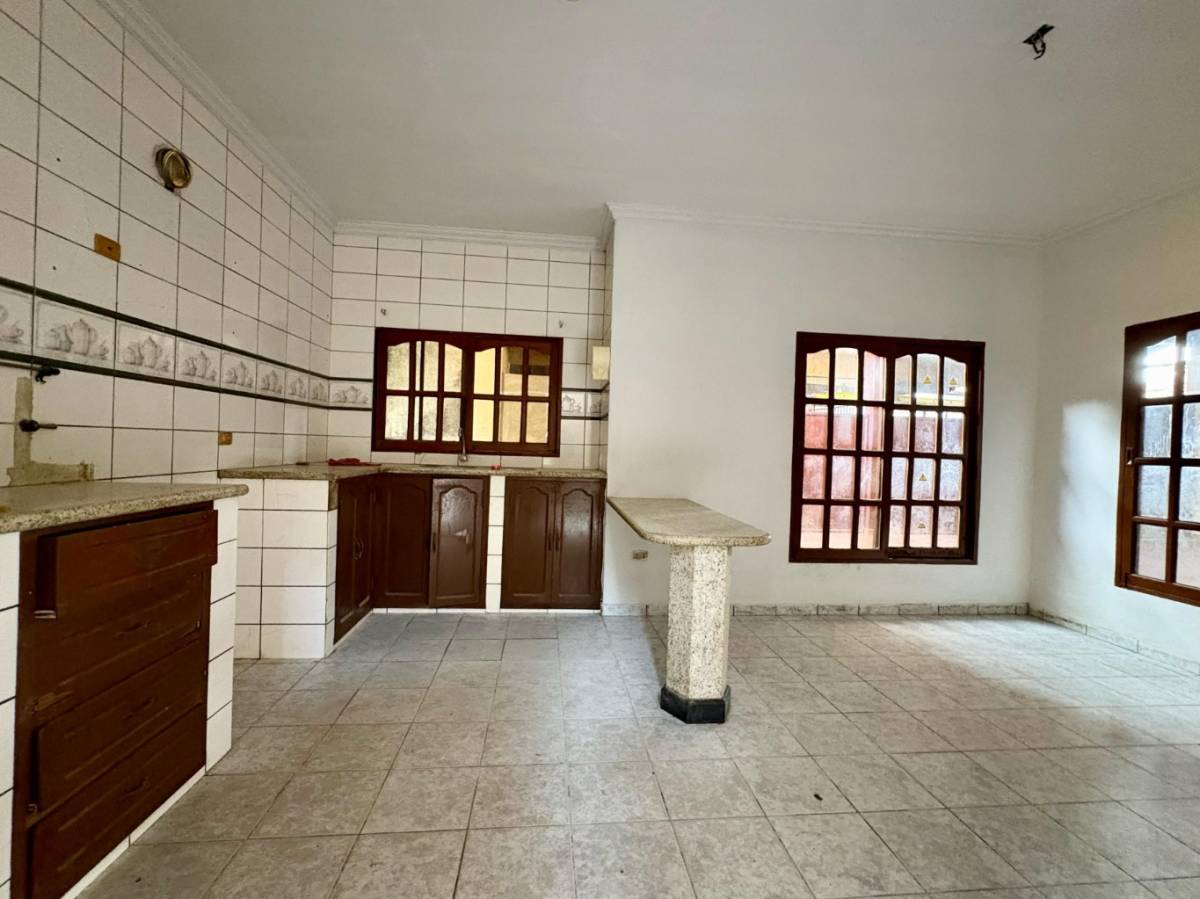 AMPLIA CASA EN VENTA – BARRIO ESTACIÓN ARGENTINA - Photo 6