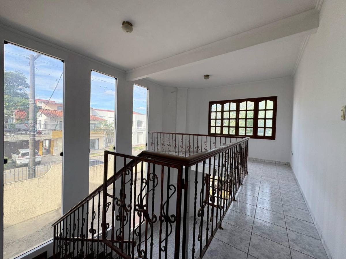 AMPLIA CASA EN VENTA – BARRIO ESTACIÓN ARGENTINA - Photo 7
