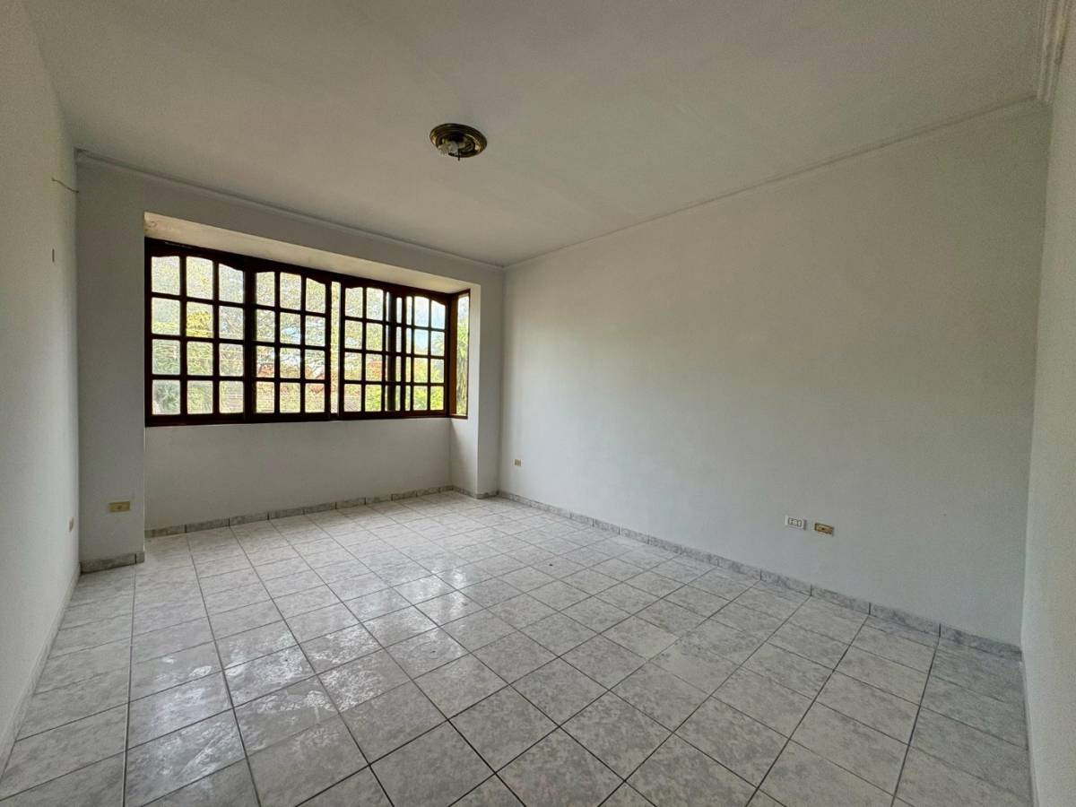 AMPLIA CASA EN VENTA – BARRIO ESTACIÓN ARGENTINA - Photo 10