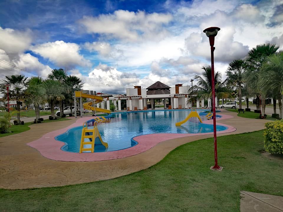 Casa En venta O Alquier En El Urubo Condominio Santa Cruz De La Colina