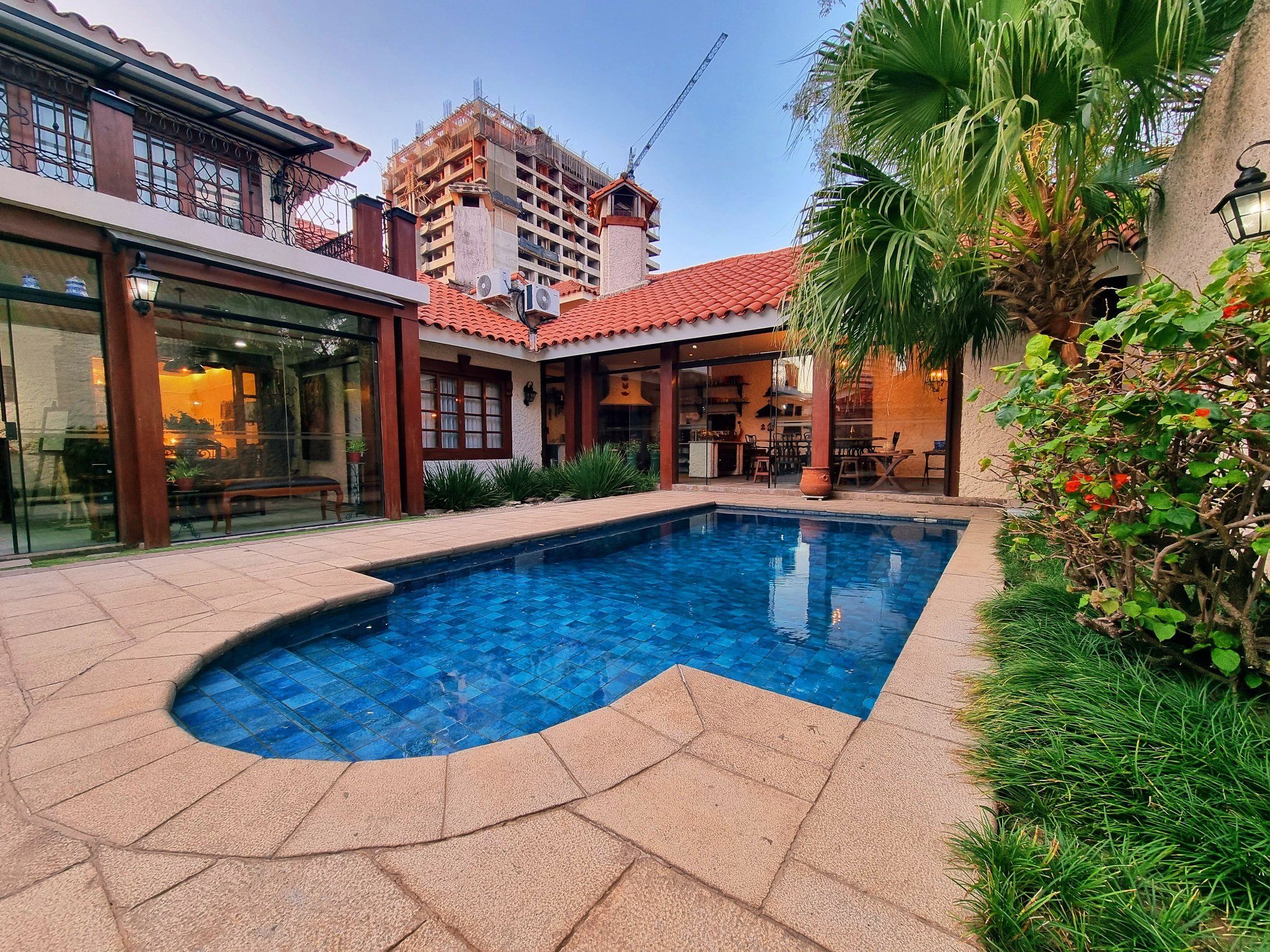En Venta! Lujosa casa en Equipetrol Norte - Photo 5
