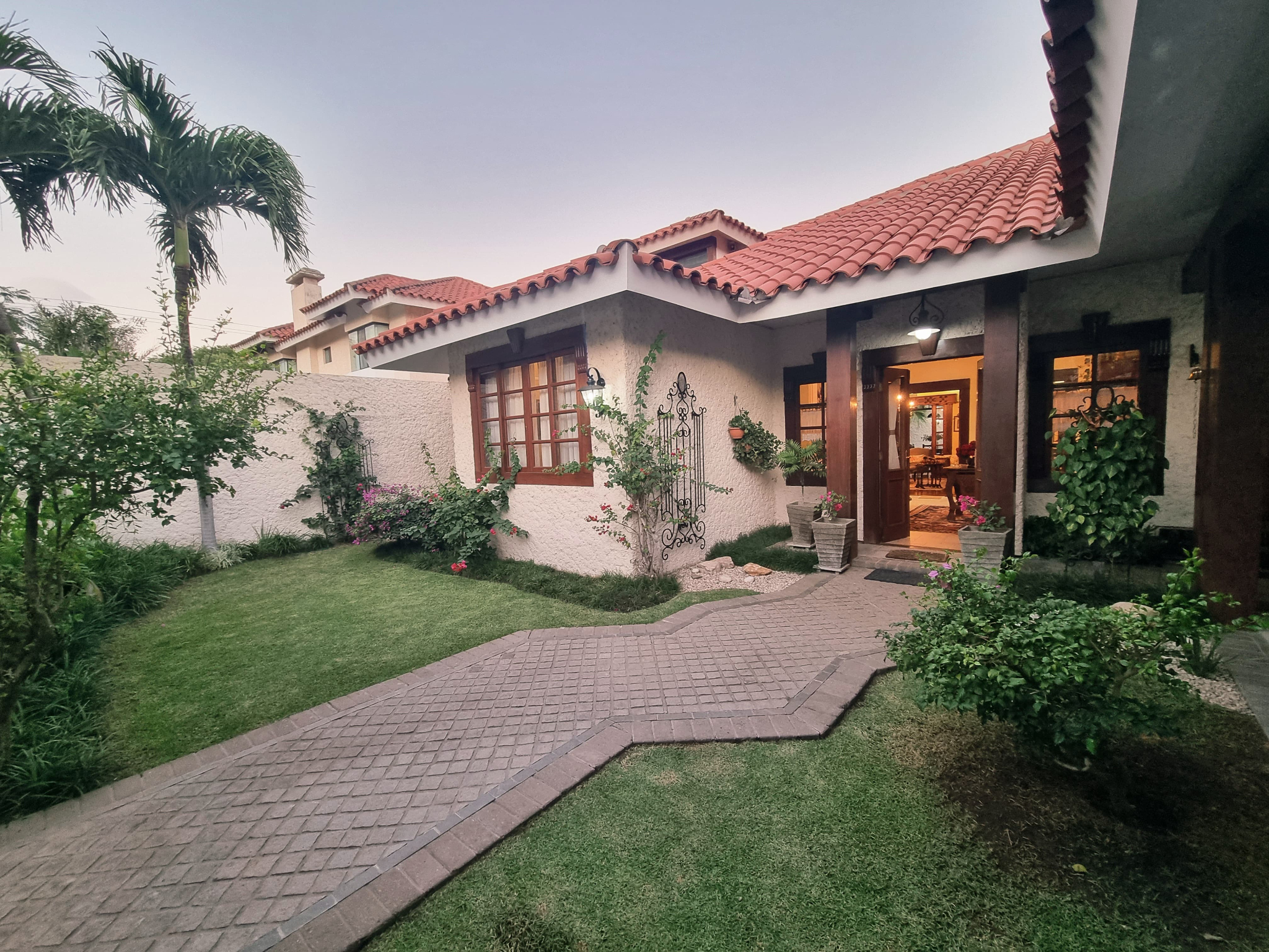 En Venta! Lujosa casa en Equipetrol Norte - Photo 9
