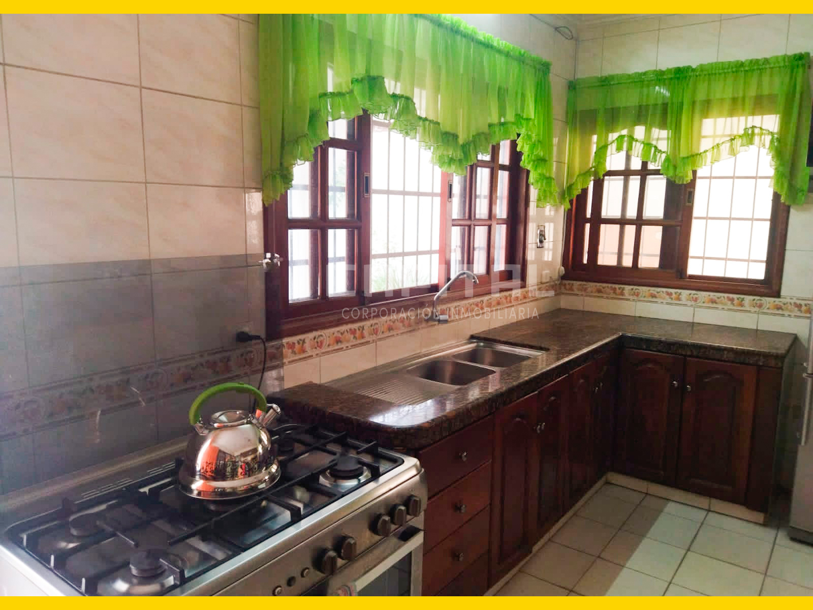 Casa en venta de 5 dormitorios en Av. Paragua entre 2do y 3er anillo - Photo 3