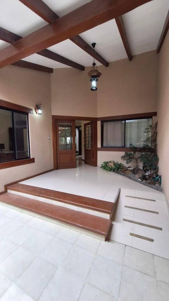 CASA AMPLIA PARA EMPRESA O VIVIENDA SOBRE AV. TTE. VEGA - Photo 2