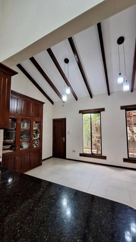 CASA AMPLIA PARA EMPRESA O VIVIENDA SOBRE AV. TTE. VEGA - Photo 12