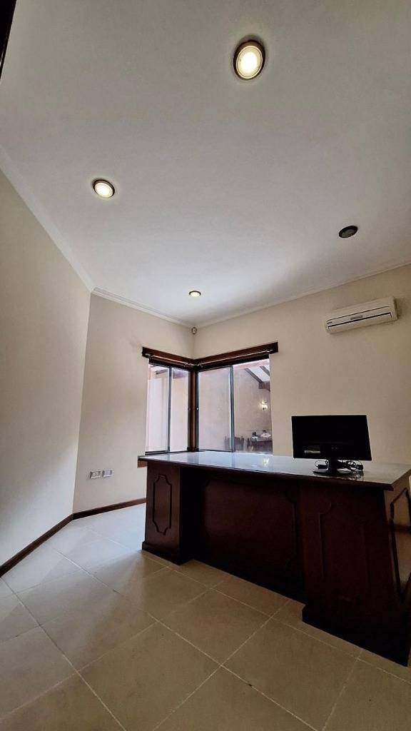 CASA AMPLIA PARA EMPRESA O VIVIENDA SOBRE AV. TTE. VEGA - Photo 3