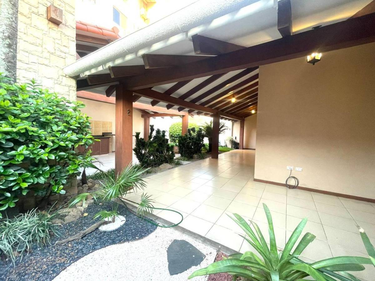 CASA AMPLIA PARA EMPRESA O VIVIENDA SOBRE AV. TTE. VEGA - Photo 5