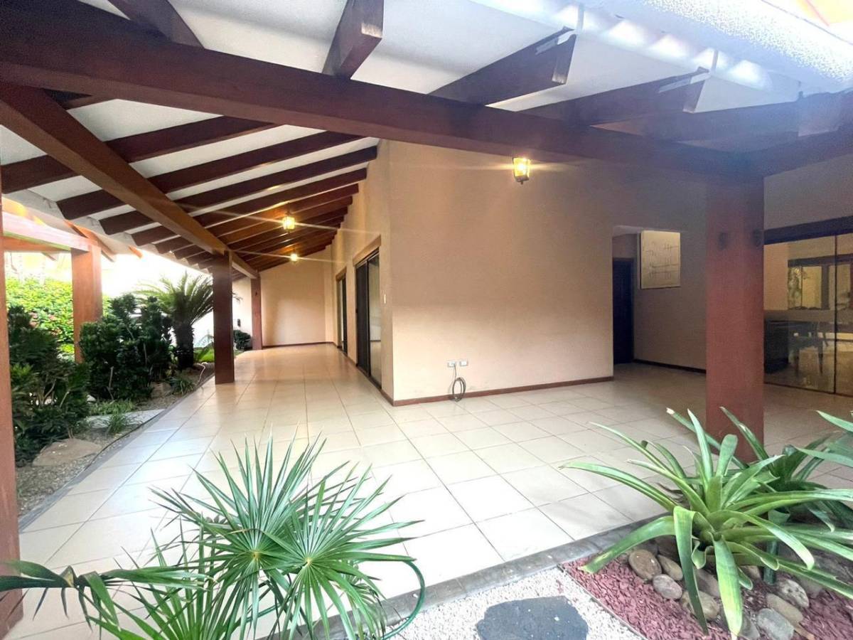 CASA AMPLIA PARA EMPRESA O VIVIENDA SOBRE AV. TTE. VEGA - Photo 6