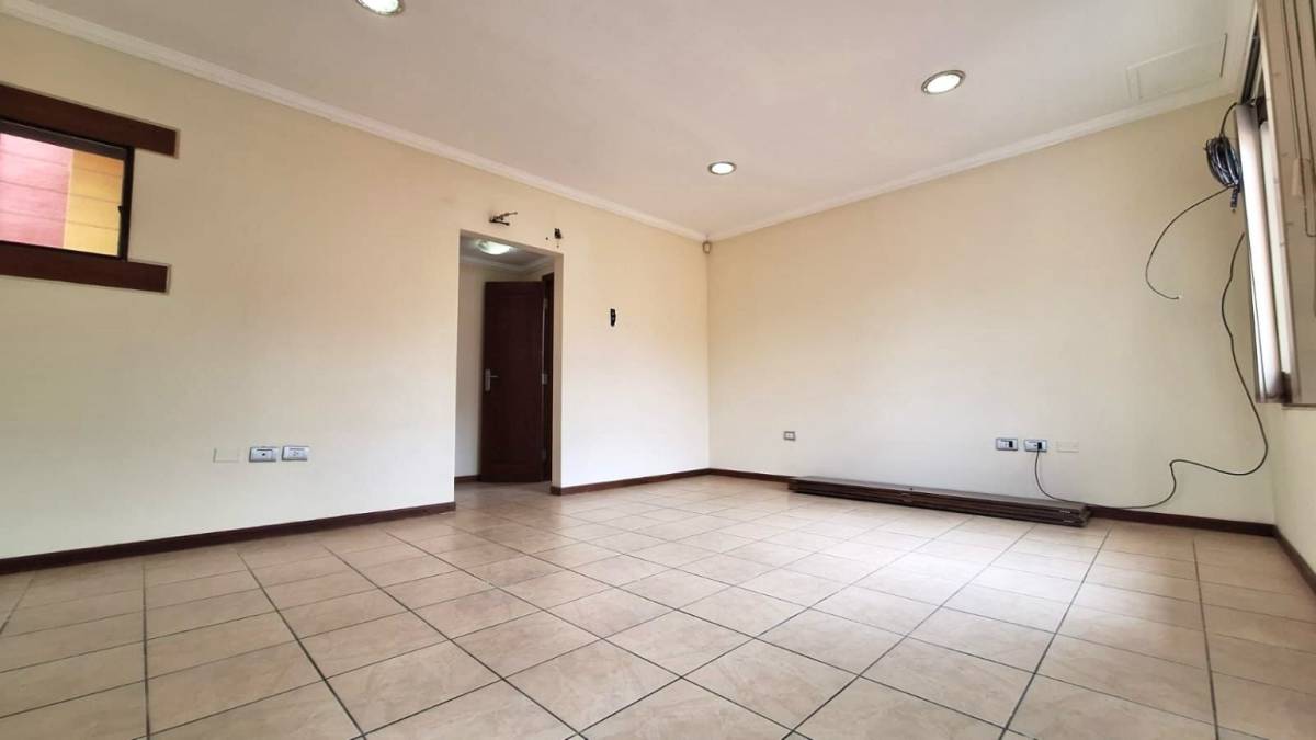 CASA AMPLIA PARA EMPRESA O VIVIENDA SOBRE AV. TTE. VEGA - Photo 9