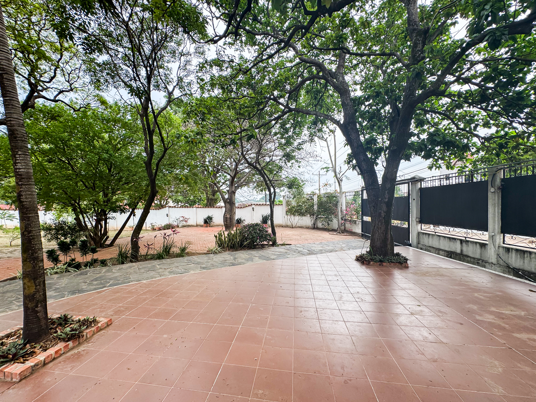 LA GUARDIA, CASA QUINTA A 1 CUADRA DE LA DOBLE VÍA - EN VENTA - Photo 2