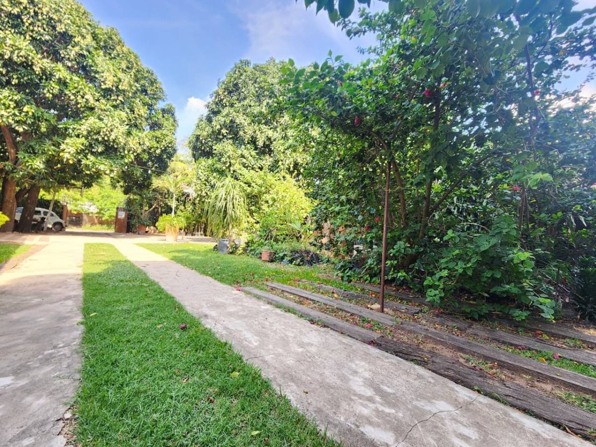 Casa a precio de Terreno en Venta Zona Sur - Mercado El Trompillo