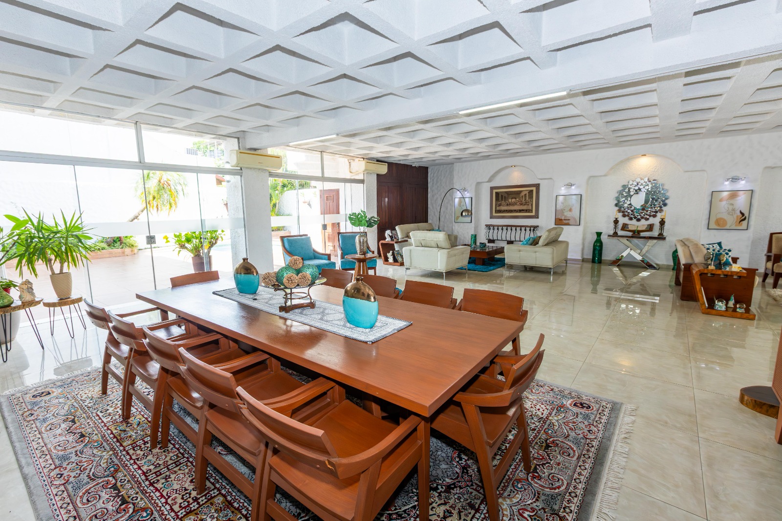 En Venta! Lujosa Casa en Condominio Barrio Norte