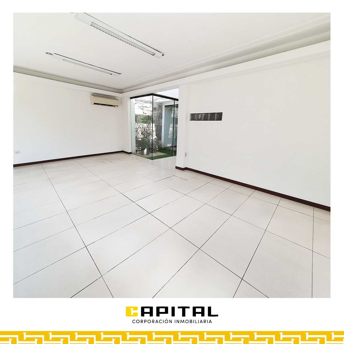 AMPLIA CASA EN VENTA SOBRE CALLE SUCRE – A UNA CUADRA DEL 1ER ANILLO - Photo 4