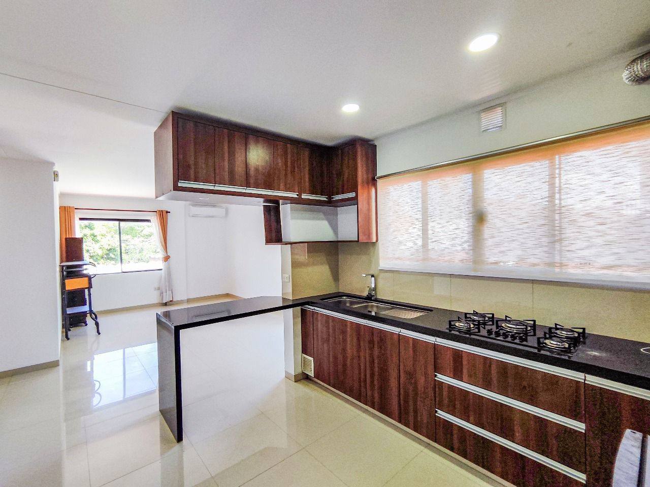 ATENCION INVERESIONISTAS,EDIFICIO COMERCIAL EN VENTA, AV BANZER Y 7MO ANILLO