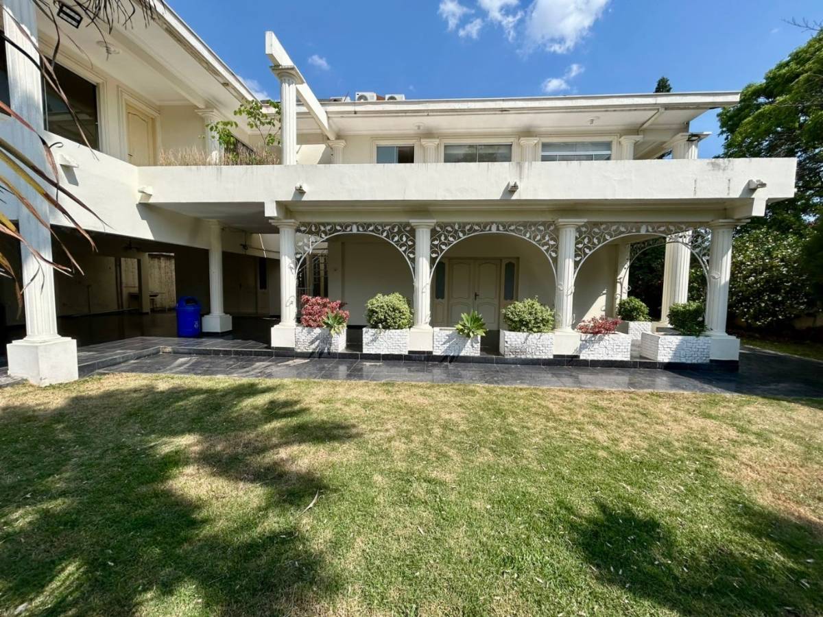 MANSION EN VENTA, av. Melchor Pinto