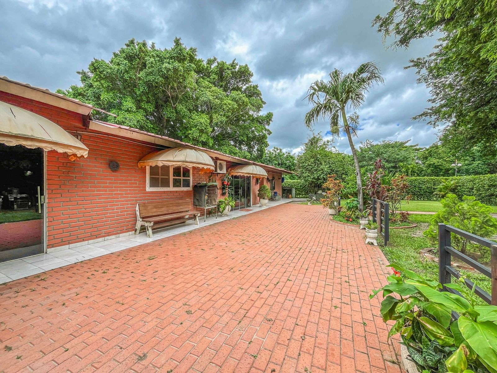 HERMOSA QUINTA EN VENTA EN WARNES - Photo 20