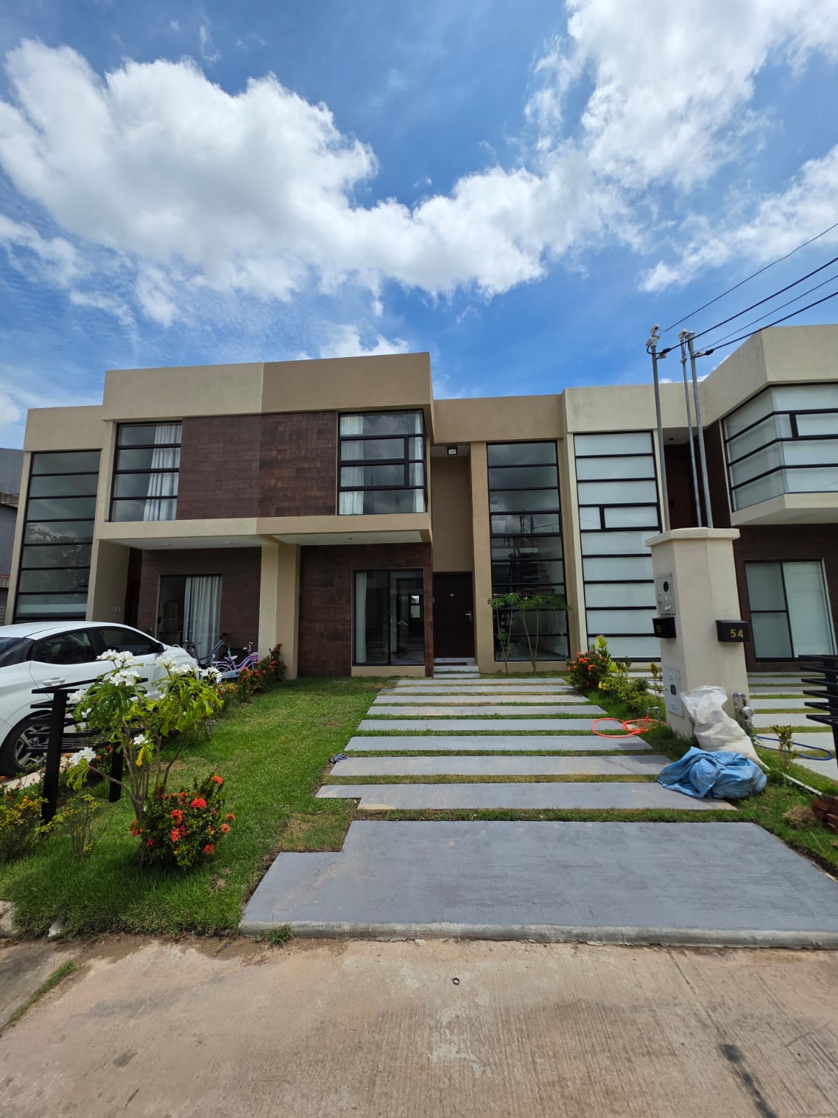 CASA EN VENTA EN URUBÓ  Condominio Los Parques III