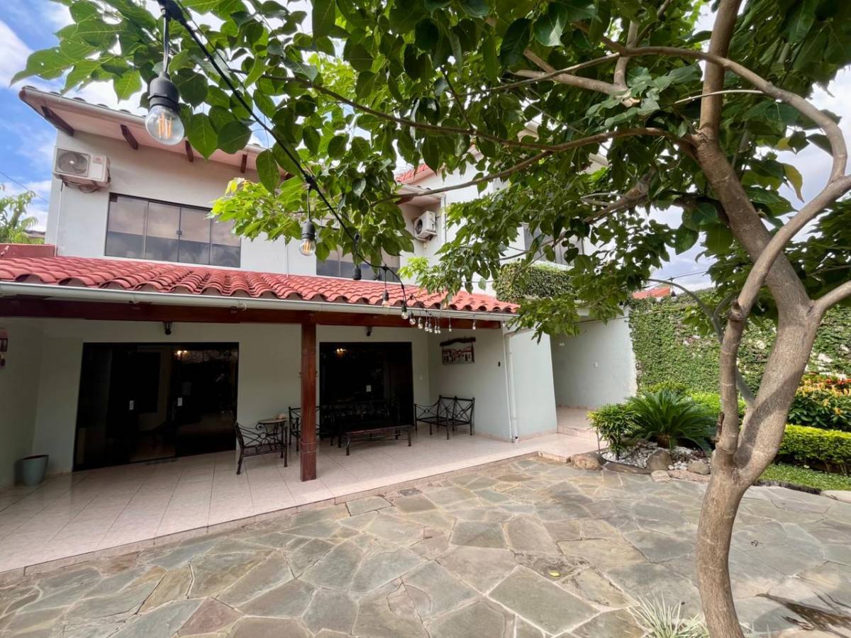 Casa en Venta – 2do Anillo | Zona Gimnasio Reyes
