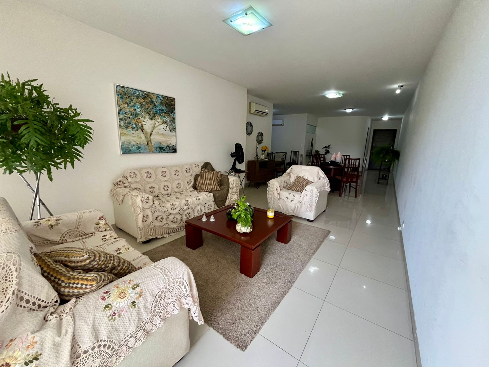 AMPLIO Y ELEGANTE DEPARTAMENTO EN ZONA SUR PARALELO AV. LAS AMERICAS