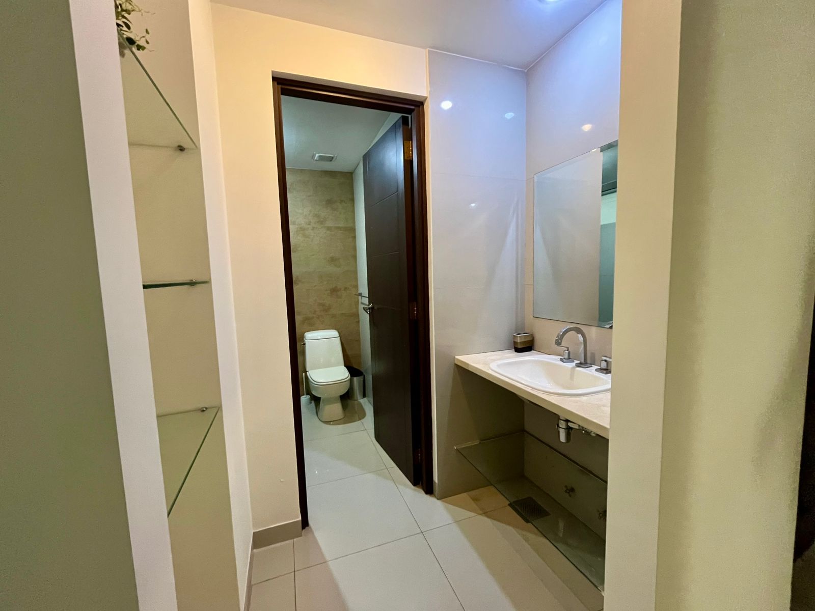 AMPLIO Y ELEGANTE DEPARTAMENTO EN ZONA SUR PARALELO AV. LAS AMERICAS - Photo 18