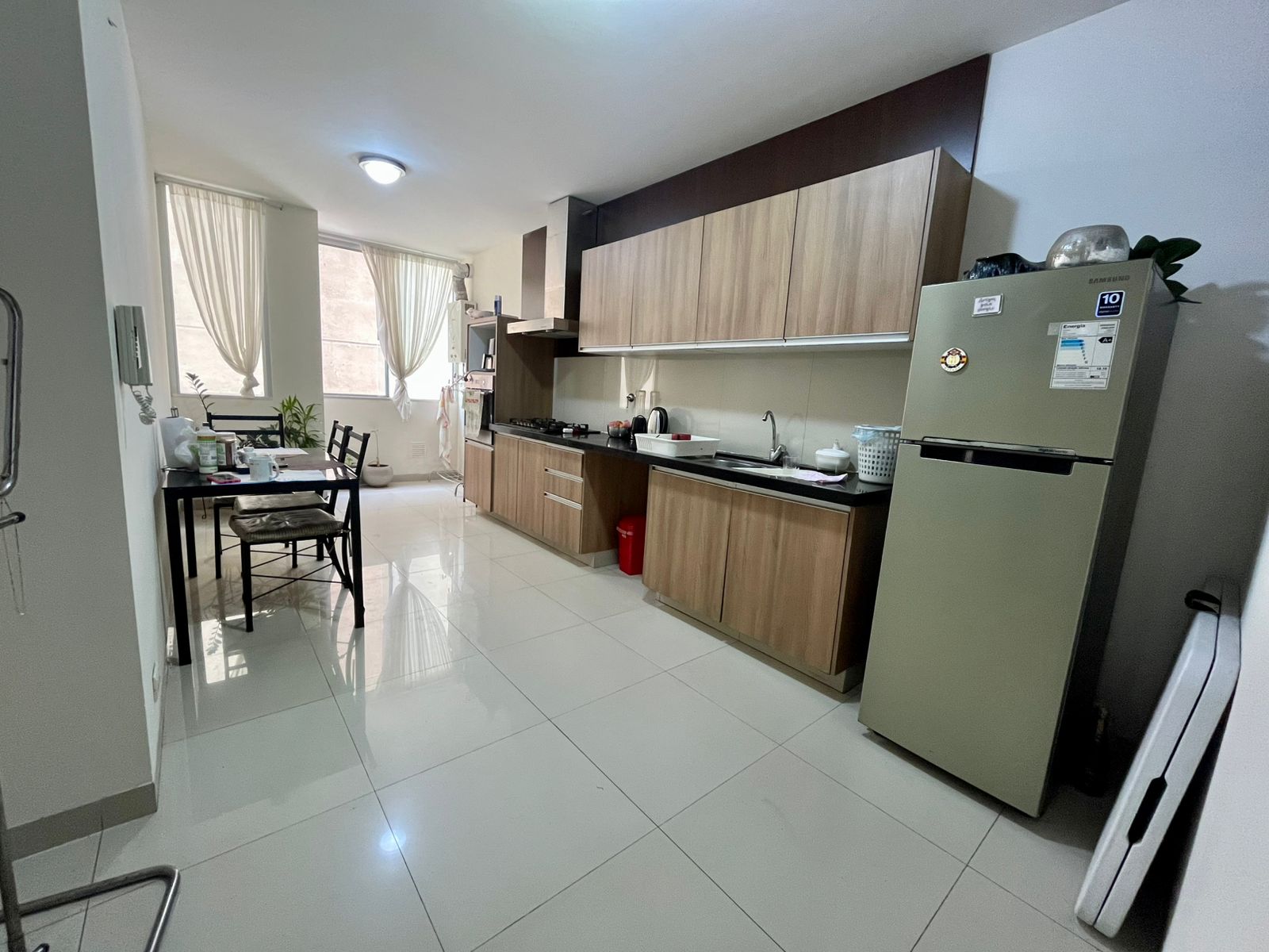 AMPLIO Y ELEGANTE DEPARTAMENTO EN ZONA SUR PARALELO AV. LAS AMERICAS - Photo 3
