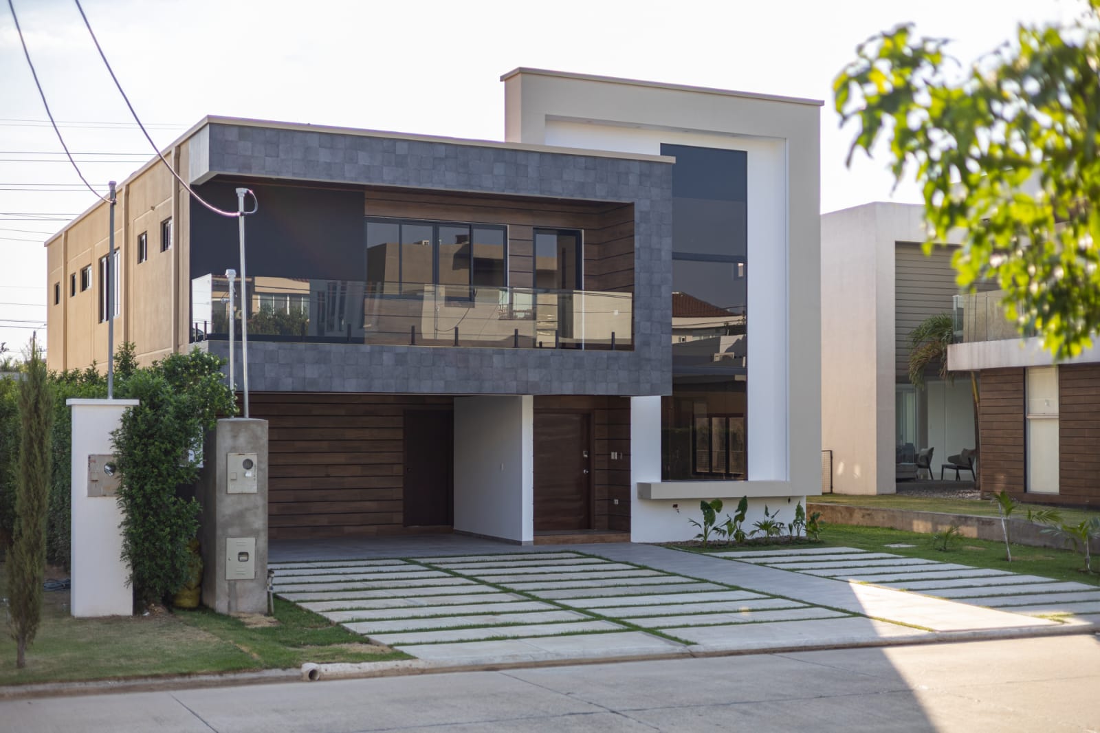 LUJOSA Y EXCLUSIVA CASA EN VENTA A ESTRENAR EN URUBO - Photo 2