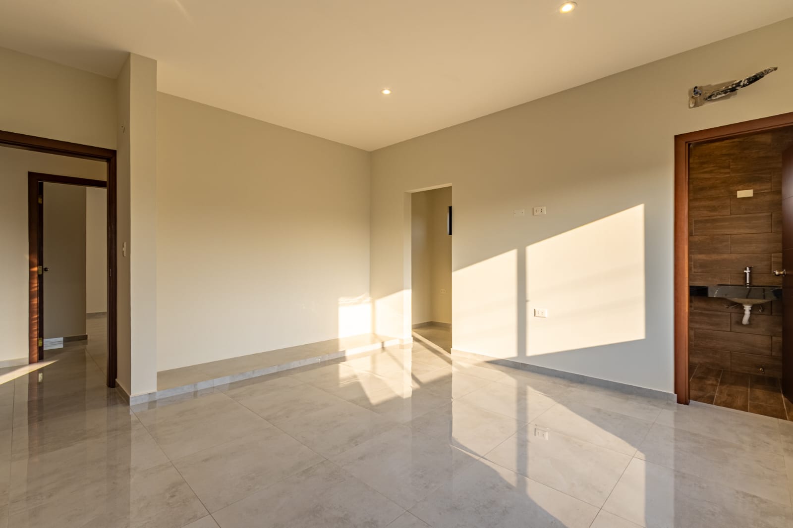 LUJOSA Y EXCLUSIVA CASA EN VENTA A ESTRENAR EN URUBO - Photo 17