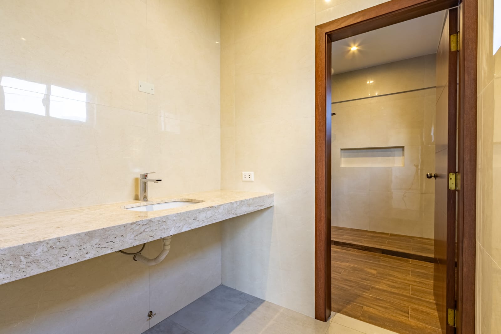 LUJOSA Y EXCLUSIVA CASA EN VENTA A ESTRENAR EN URUBO - Photo 18