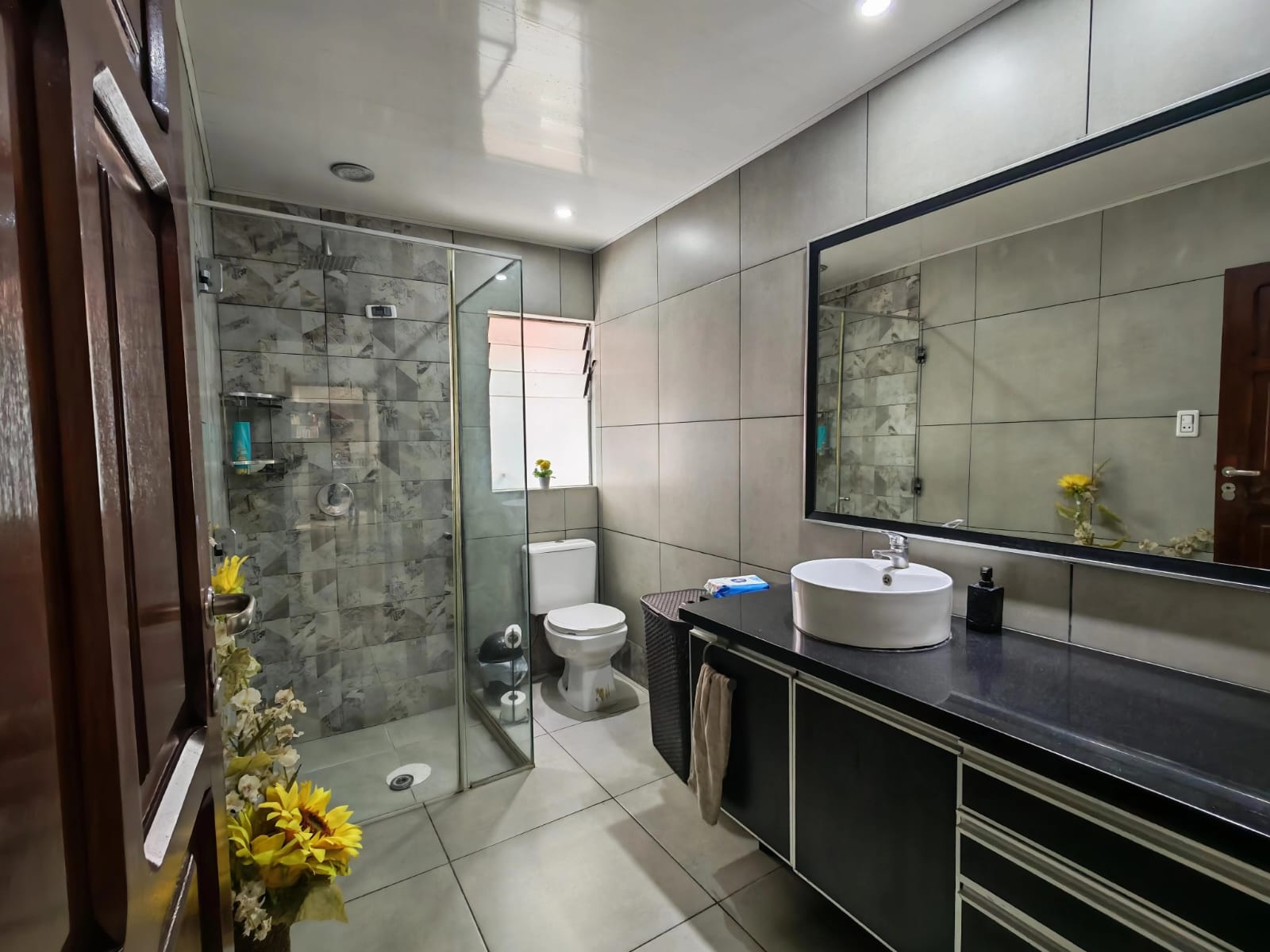 En Venta! Amplia Casa Comercial en Av. Alemana - Photo 11