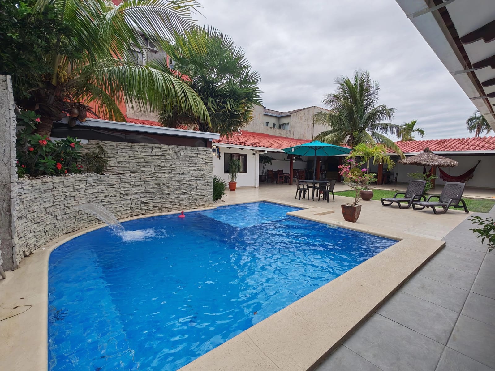 En Venta! Amplia Casa Comercial en Av. Alemana - Photo 7