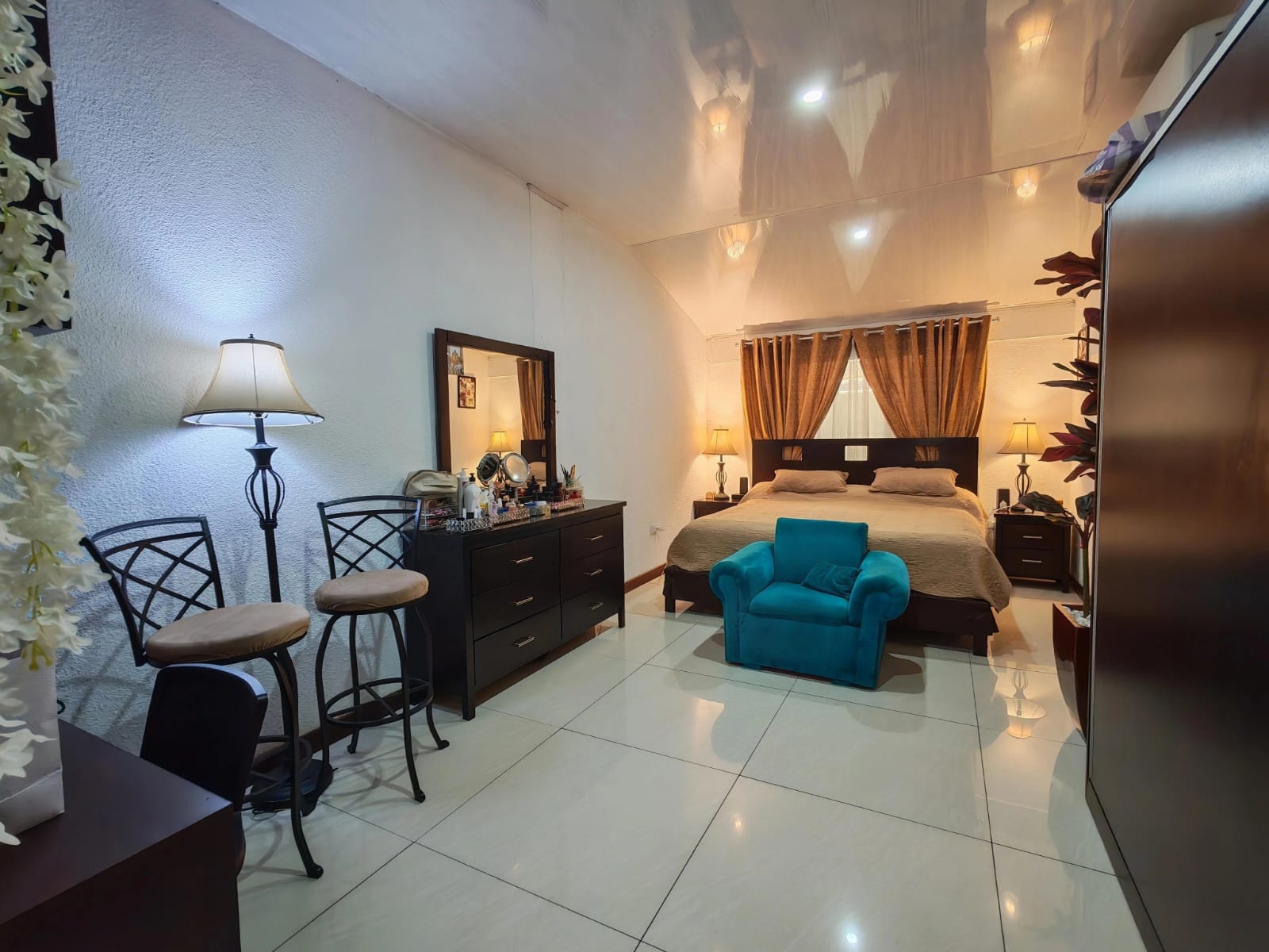 En Venta! Amplia Casa Comercial en Av. Alemana - Photo 9