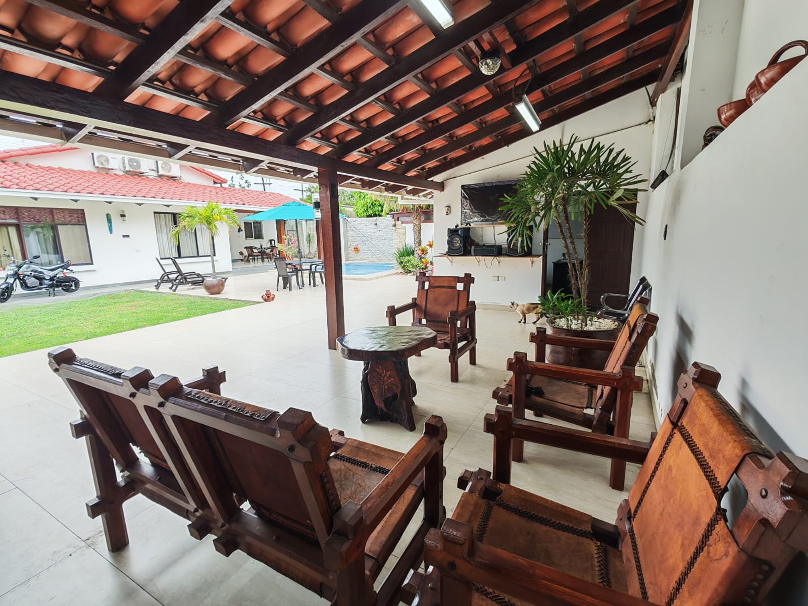 En Venta! Amplia Casa Comercial en Av. Alemana - Photo 10