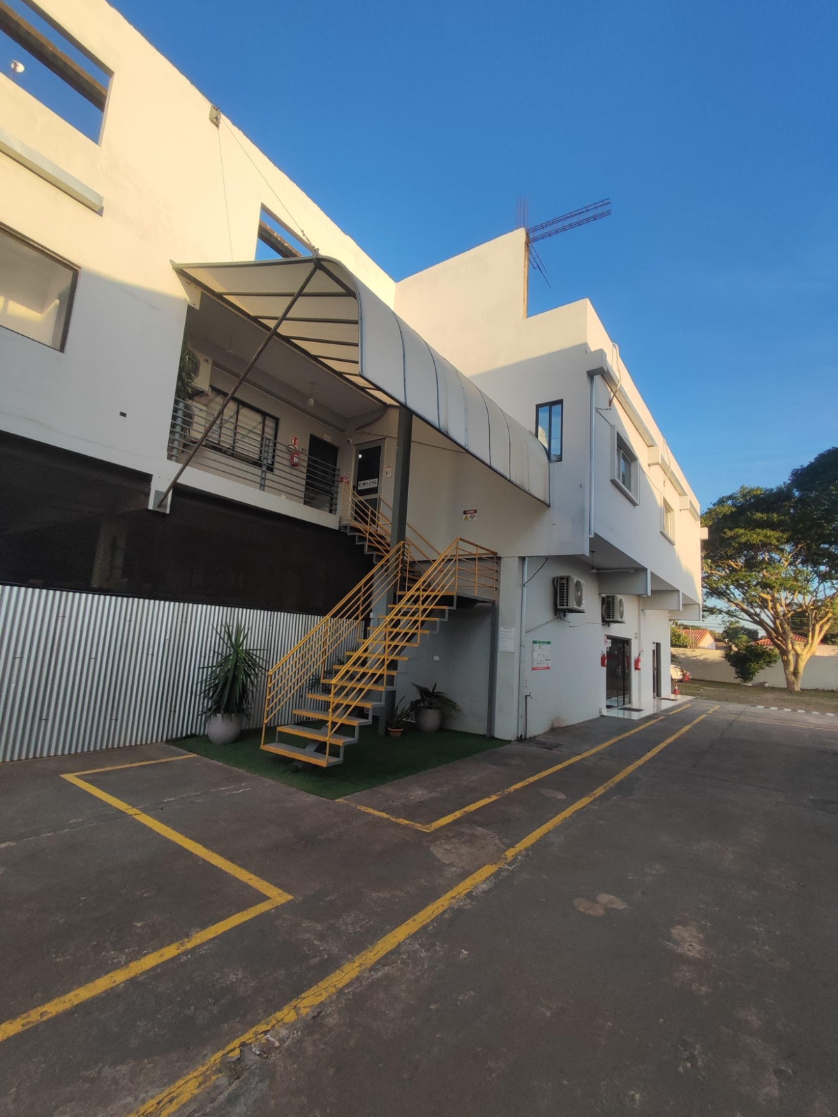 INMUEBLE EN VENTA EN ZONA SUR, SOBRE 5TO. ANILLO - Photo 4