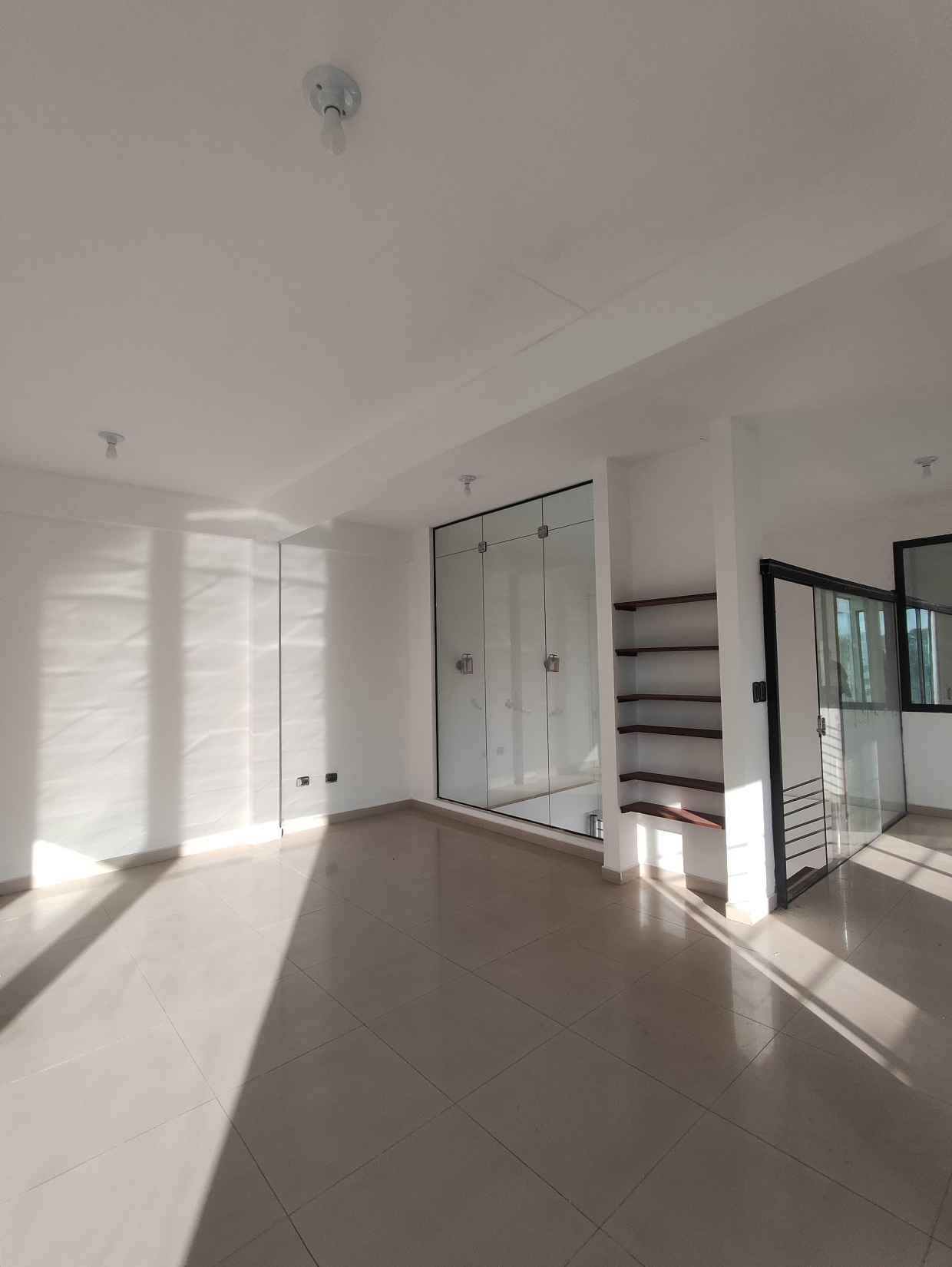INMUEBLE EN VENTA EN ZONA SUR, SOBRE 5TO. ANILLO - Photo 6