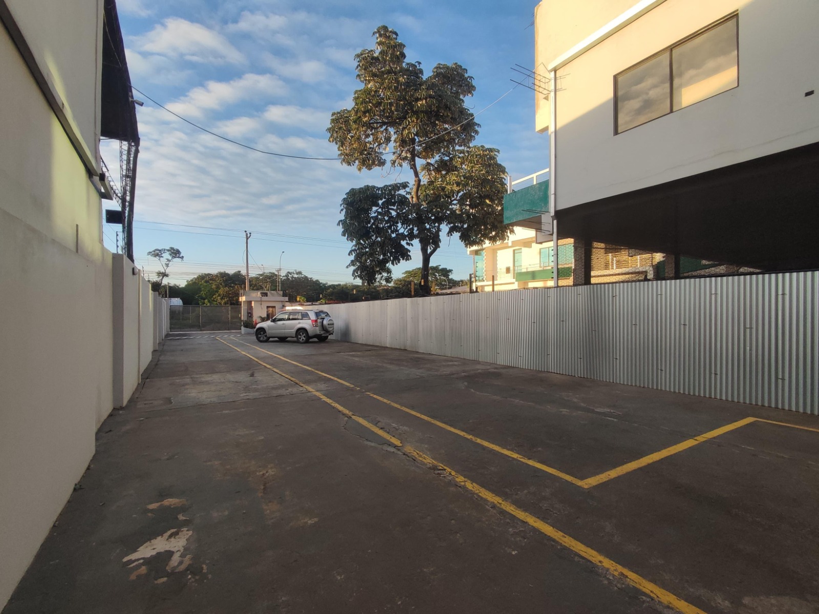 INMUEBLE EN VENTA EN ZONA SUR, SOBRE 5TO. ANILLO - Photo 10