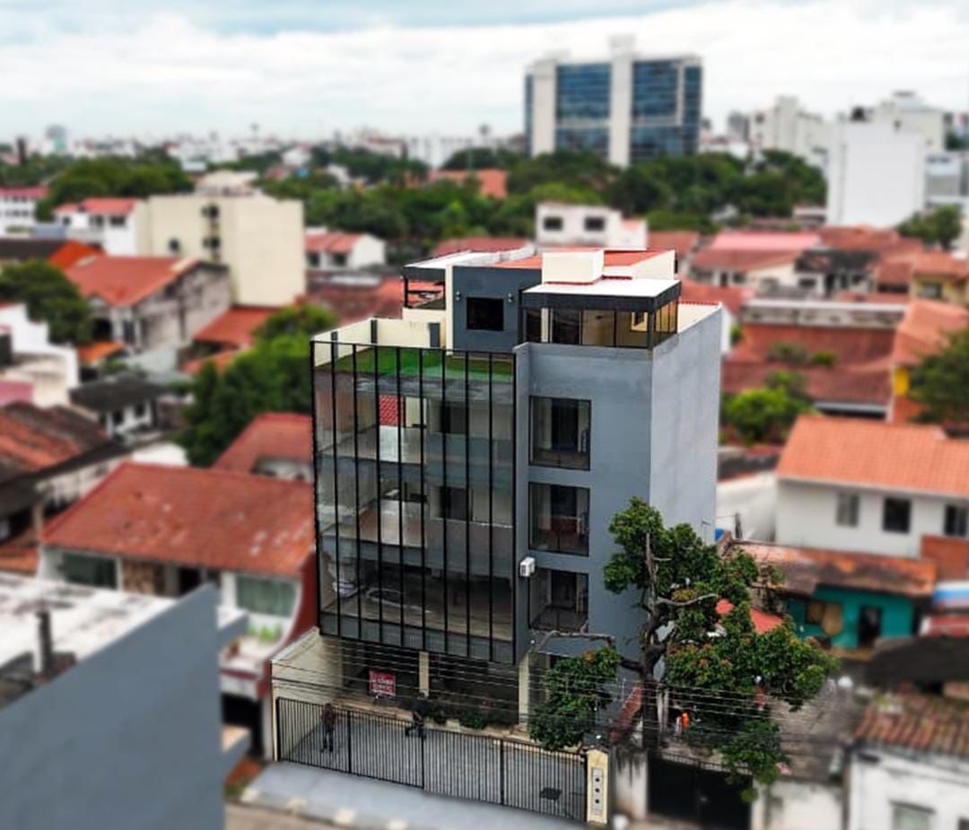 Edificio Comercial de 5 Niveles en Venta - Zona Norte