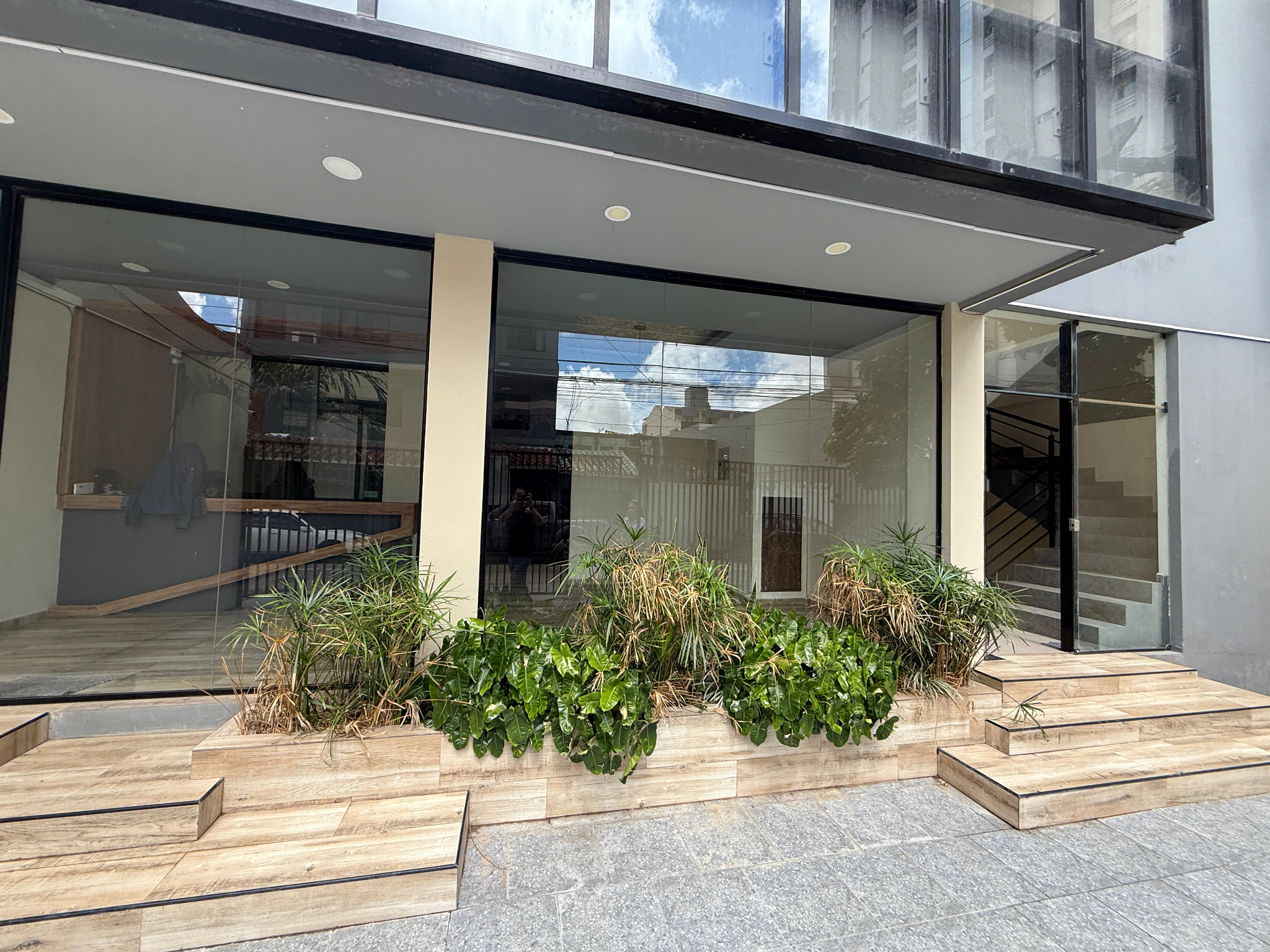Edificio Comercial de 5 Niveles en Venta - Zona Norte - Photo 2