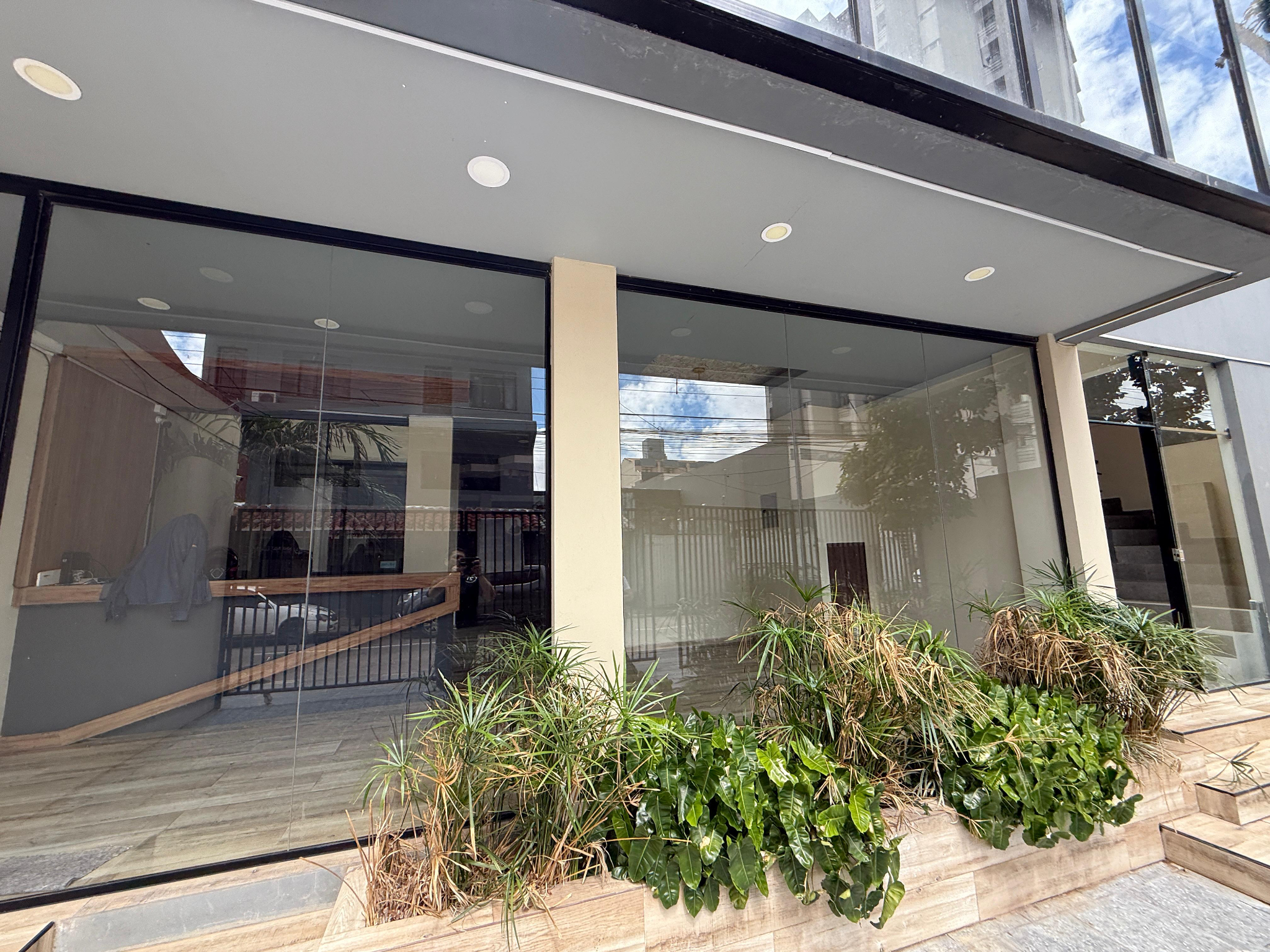 Edificio Comercial de 5 Niveles en Venta - Zona Norte - Photo 4