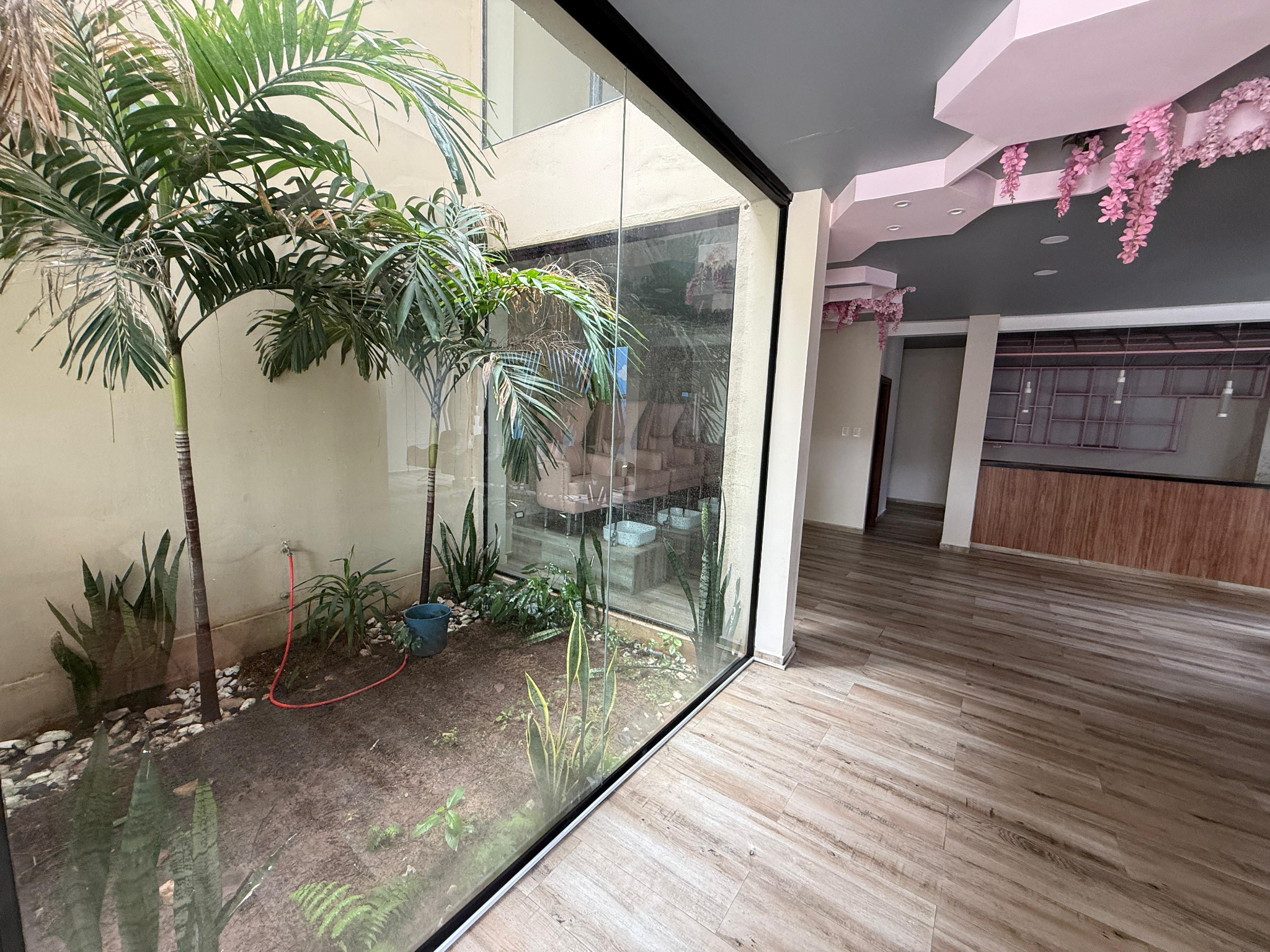 Edificio Comercial de 5 Niveles en Venta - Zona Norte - Photo 5