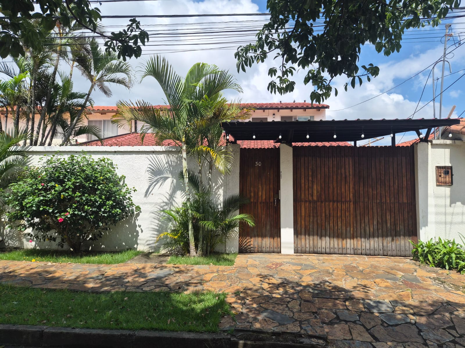 Hermosa Casa de 2 Plantas en Venta