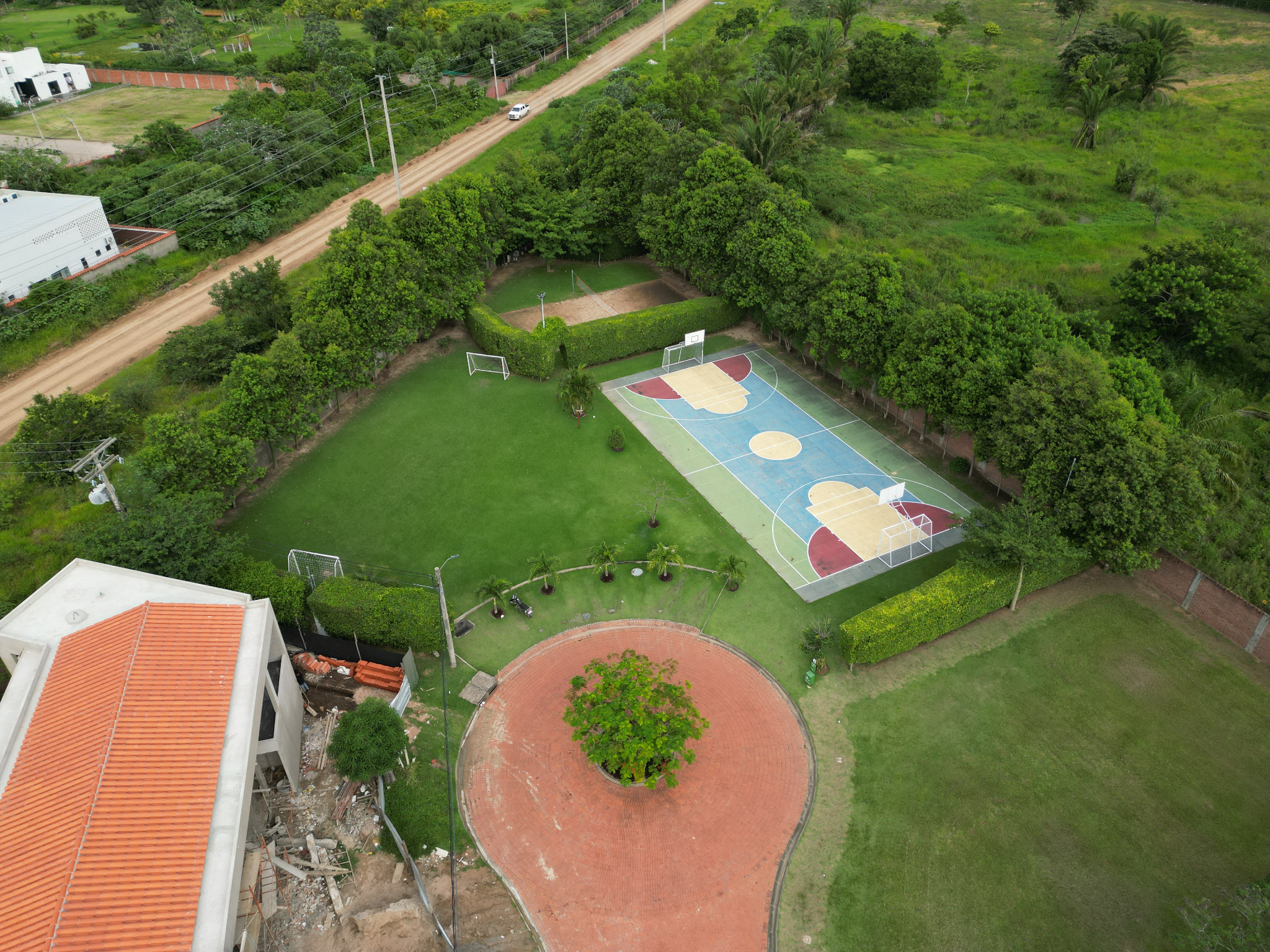 CASA DE LUJO EN LA ZONA MÁS EXCLUSIVA DE SANTA CRUZ – URUBÓ - Photo 2