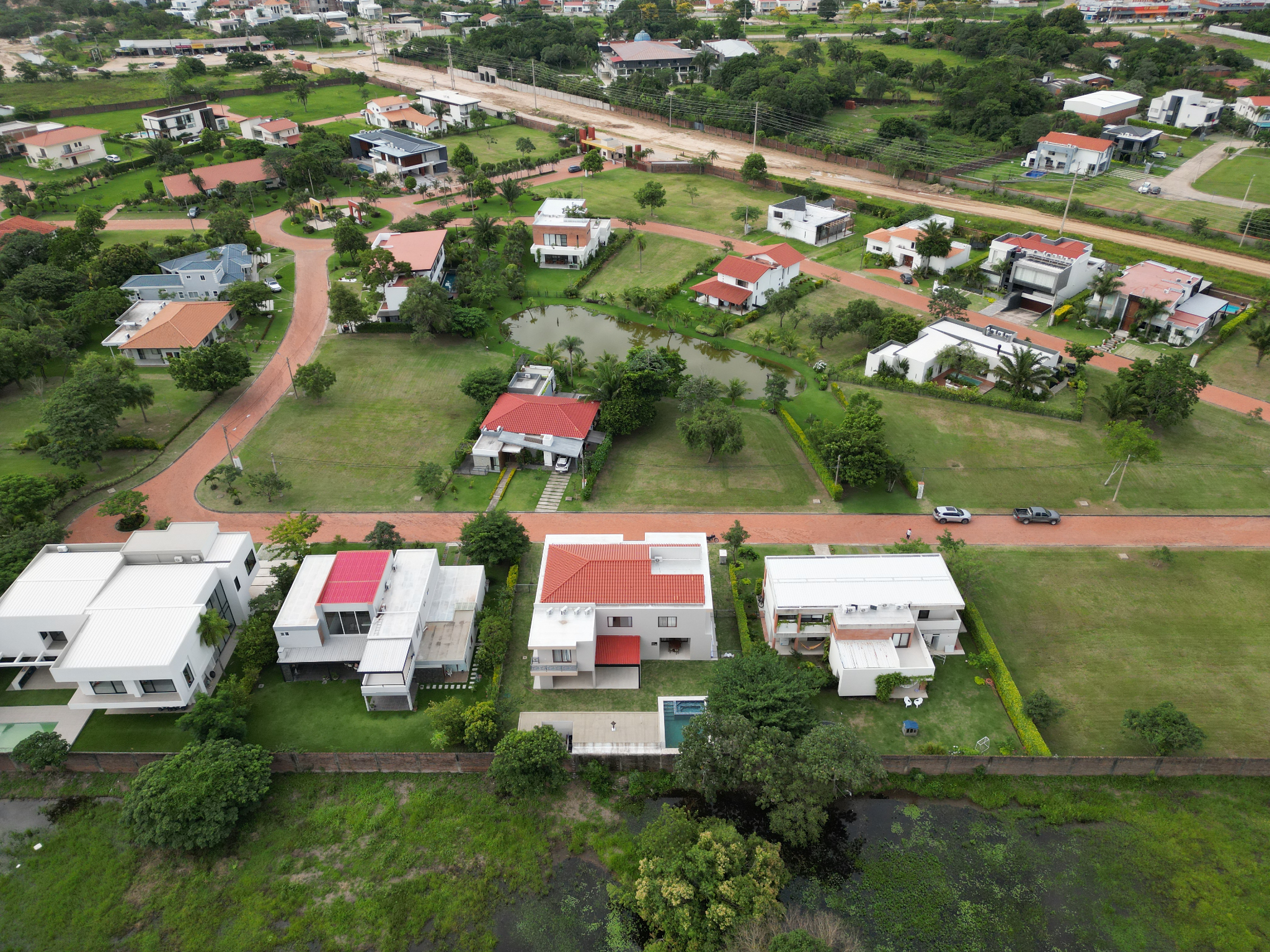 CASA DE LUJO EN LA ZONA MÁS EXCLUSIVA DE SANTA CRUZ – URUBÓ - Photo 3