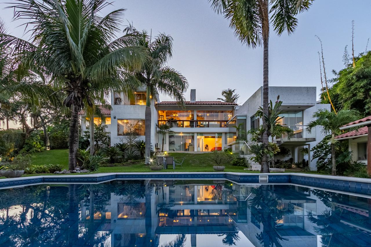 En Venta Lujosa Mansion En Colinas Del Urubó !!!