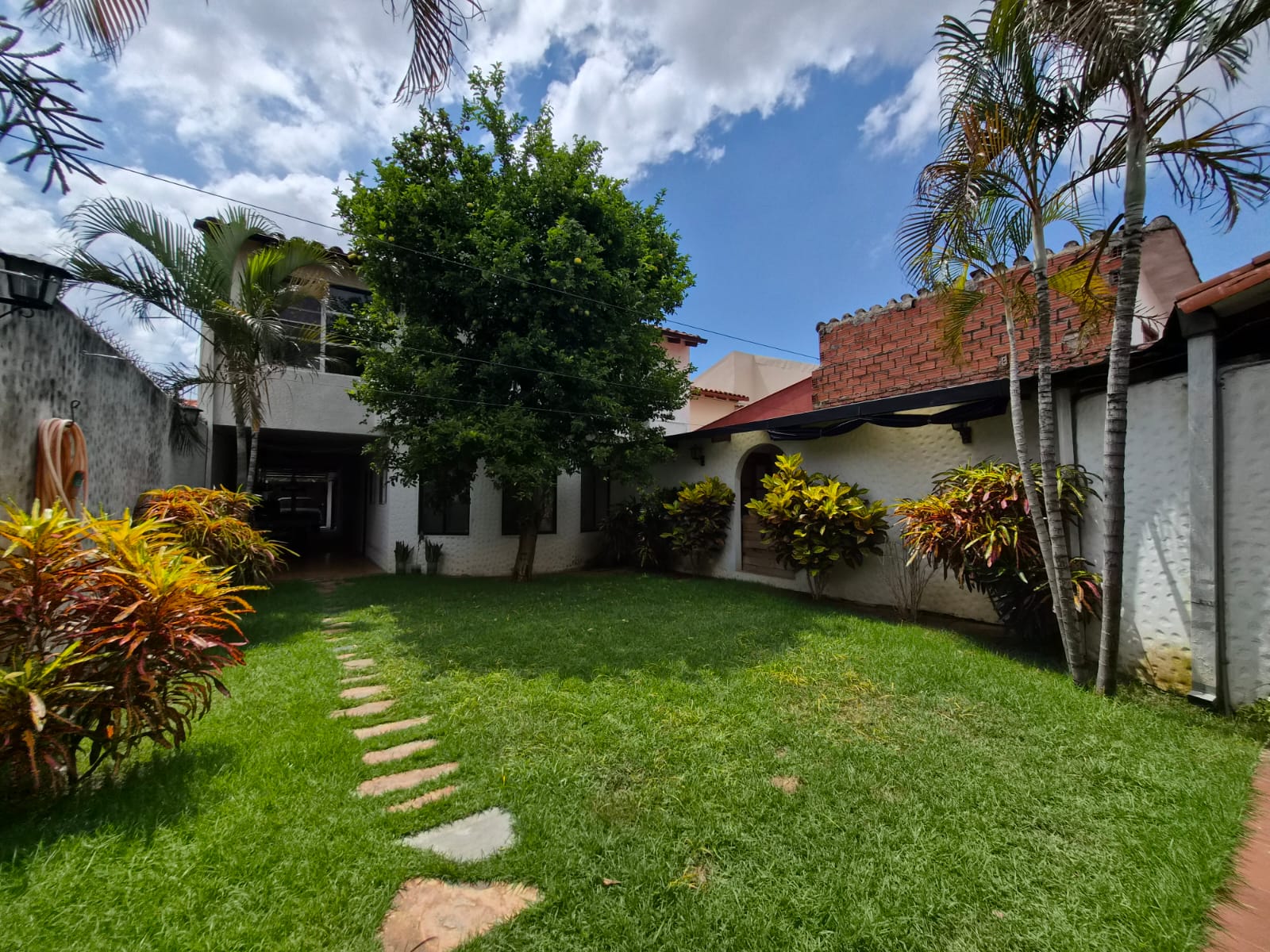Hermosa Casa de 2 Plantas en Venta