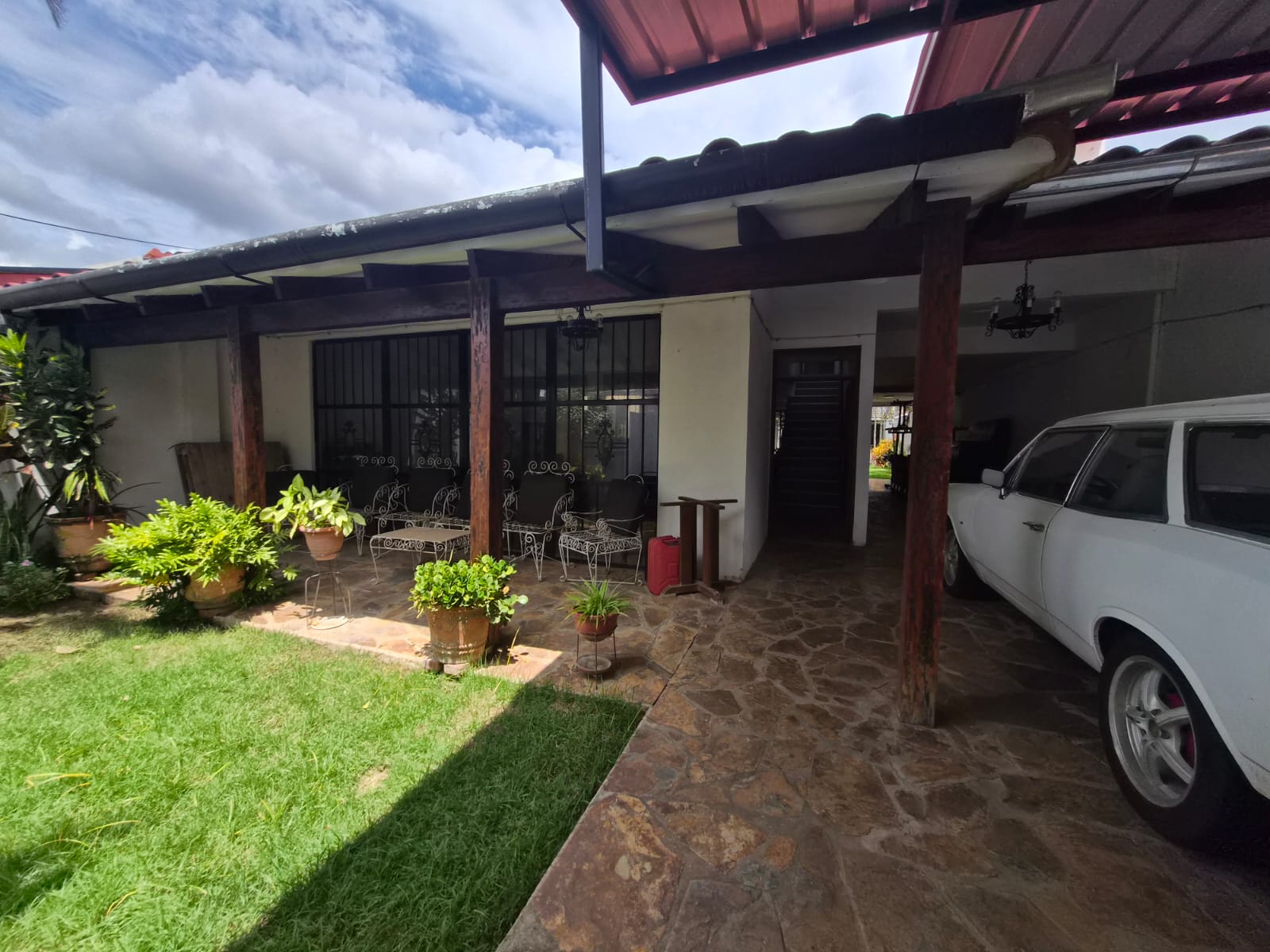 Hermosa Casa de 2 Plantas en Venta - Photo 16