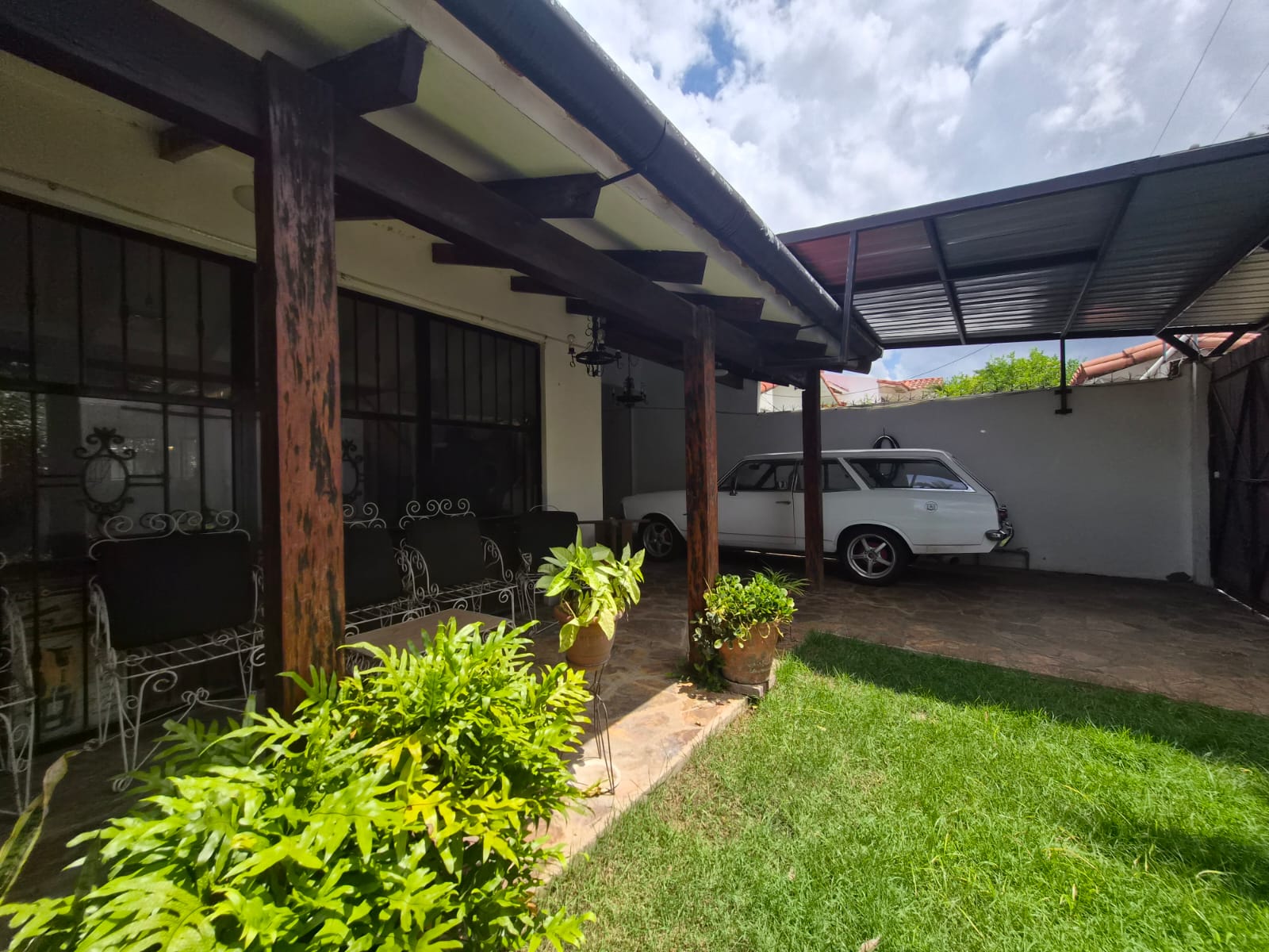Hermosa Casa de 2 Plantas en Venta - Photo 18