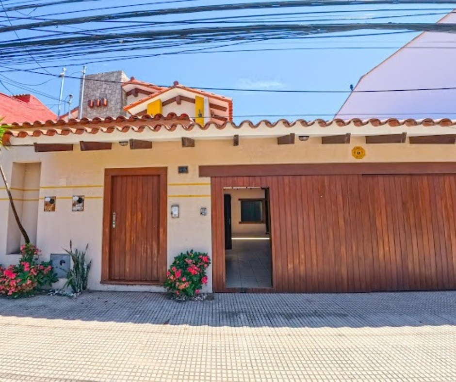 EN VENTA CASA DE DOS PLANTAS CON SECTOR COMERCIAL