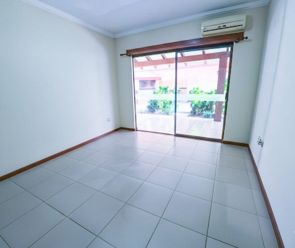 EN VENTA CASA DE DOS PLANTAS CON SECTOR COMERCIAL - Photo 11