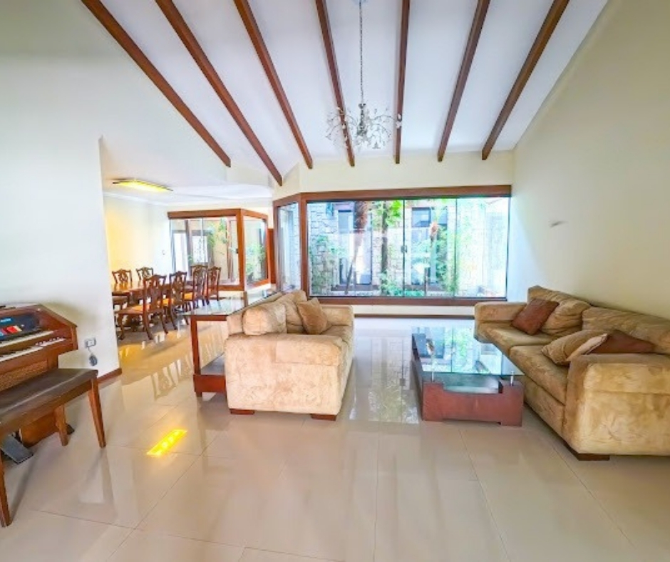 EN VENTA CASA DE DOS PLANTAS CON SECTOR COMERCIAL - Photo 3