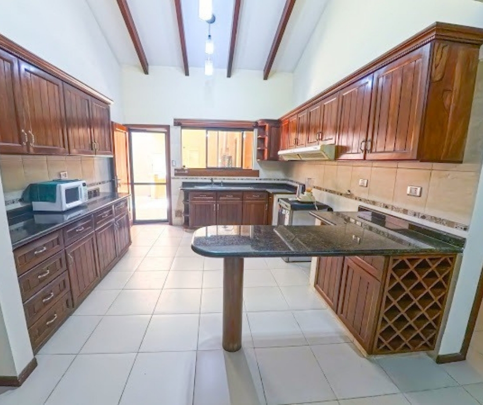 EN VENTA CASA DE DOS PLANTAS CON SECTOR COMERCIAL - Photo 5